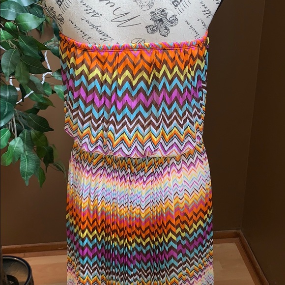 Multi colored pleated tube dress, hi low style - Picture 5 of 8